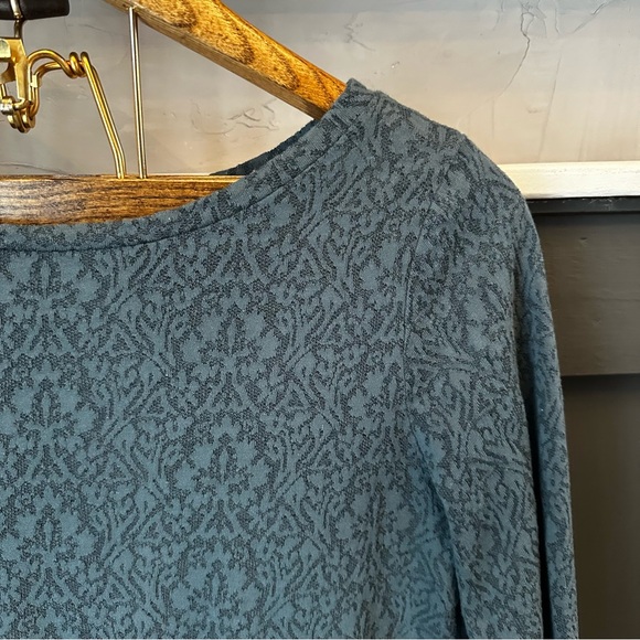 Ann Taylor LOFT Dark‎ Teal Lace Top Button Wrist Semi Sheer Size Small - Picture 4 of 12